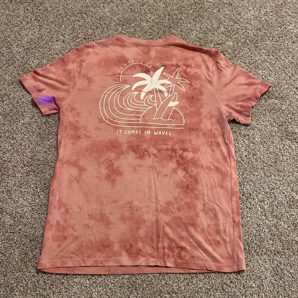 Old Navy Beach Tee - Picture 2 of 5
